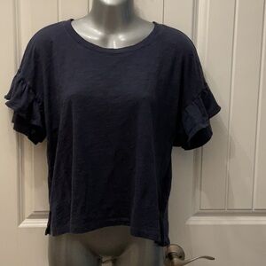 Gap brand ruffle sleeve split hem Tee
